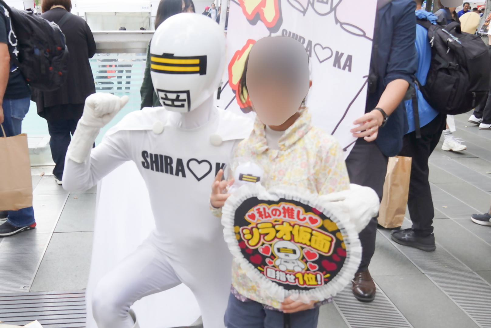 すごい完成度のシラオ仮面応援うちわを作ってくれたかたもいました、ありがとうございます