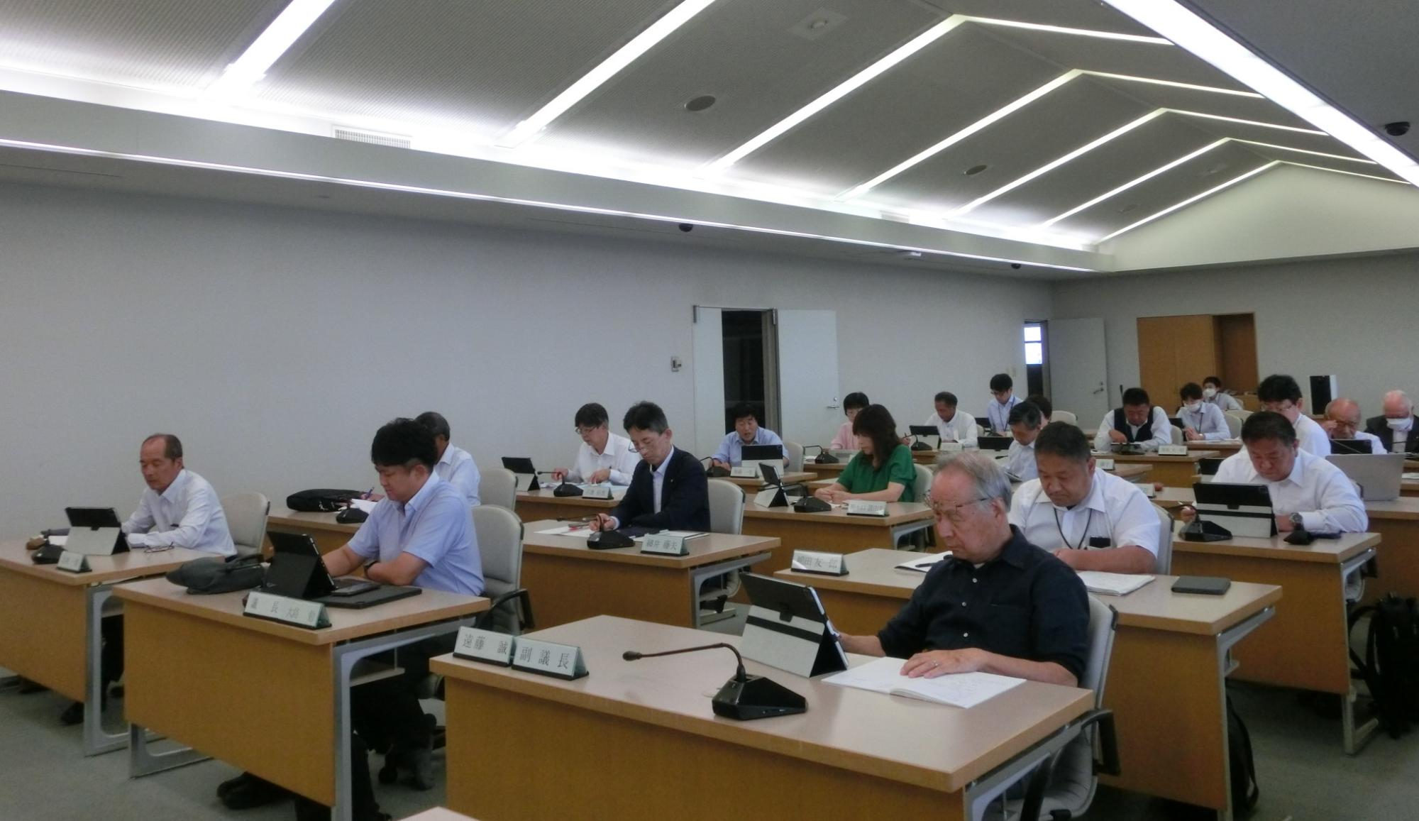 タブレットを使用して受講する様子