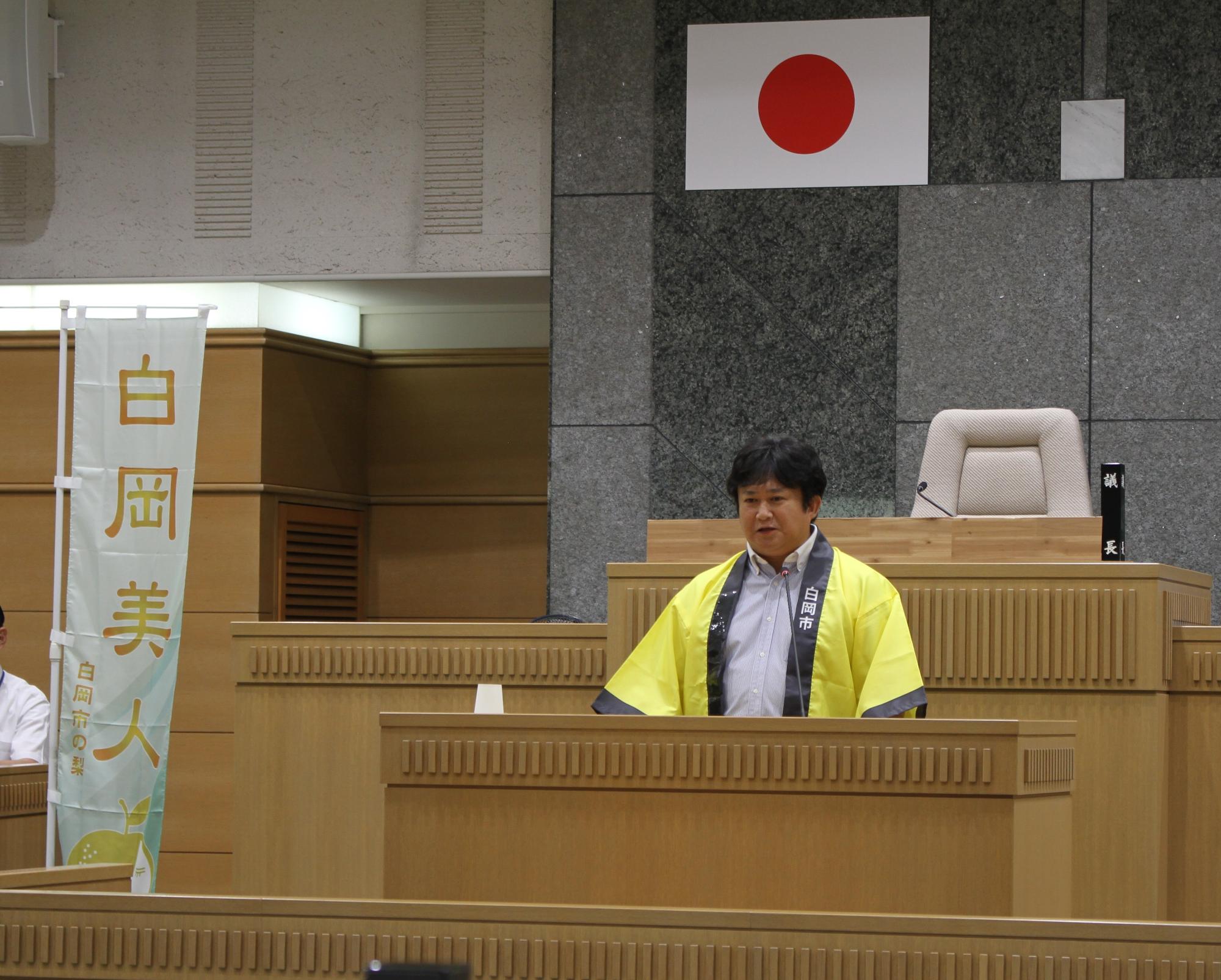 大島議長がコメントする様子