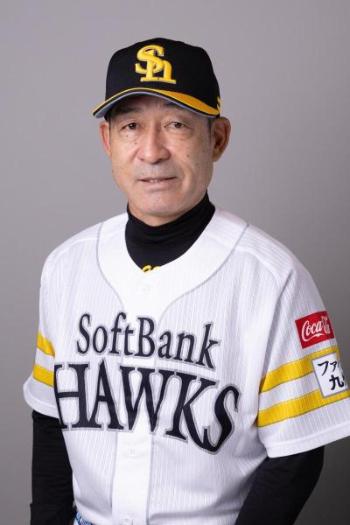 福岡ソフトバンクホークスのユニフォームを着ている奈良原浩氏の写真