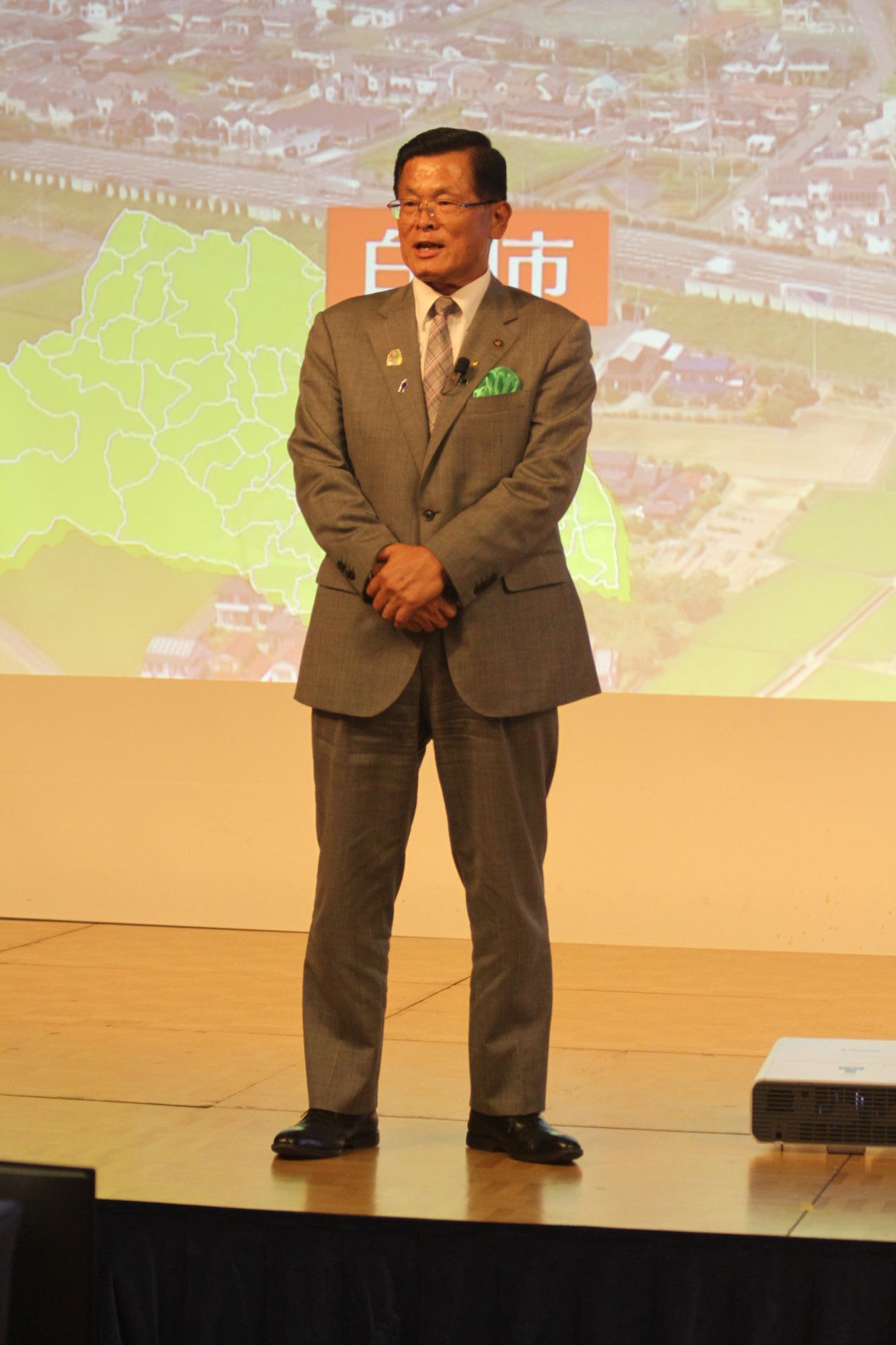 市長が登壇している様子