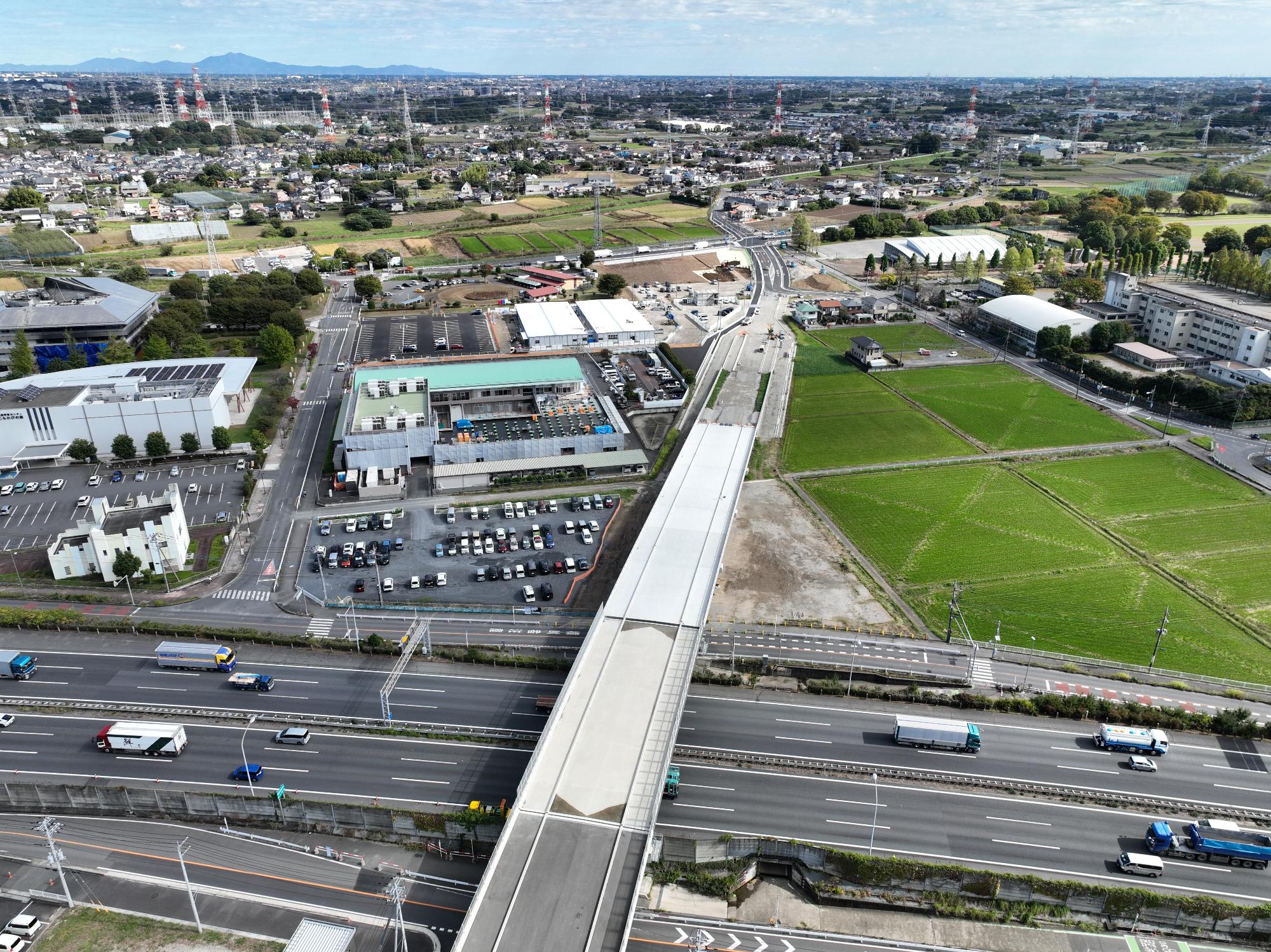 白岡中央大橋県道を望む