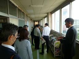 西小学校の視察
